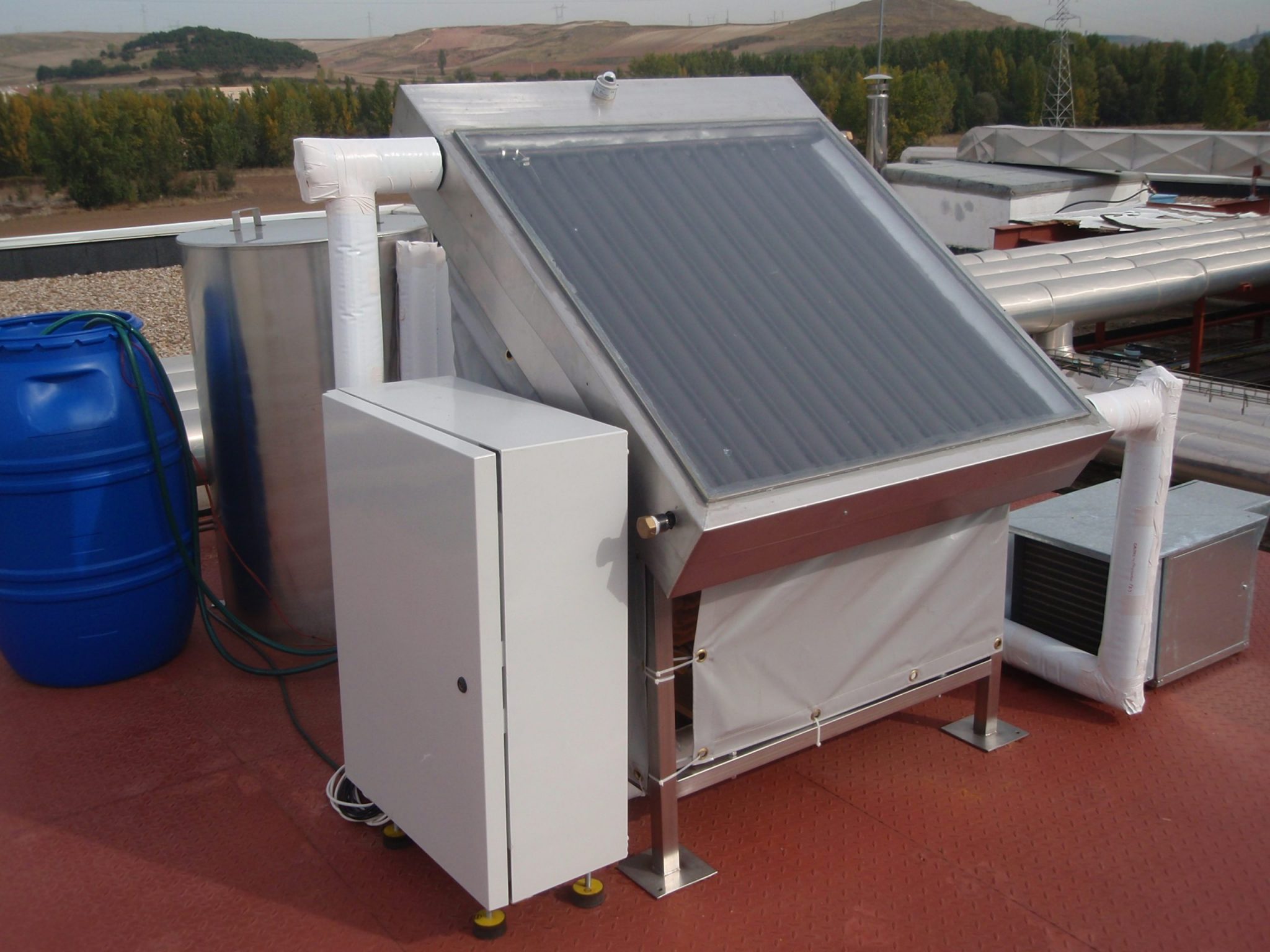 Combinan dos tecnologías para producir calor y frío con un dispositivo solar