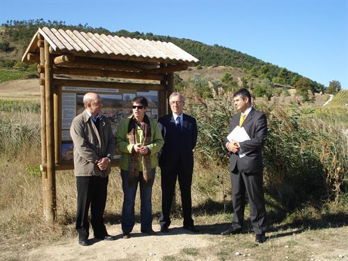 Sanzberro visita los resultados de una recuperación forestal en Obanos y Sada
