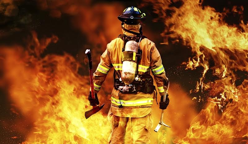 UGT valora la profesionalidad de efectivos en el incendio y pide aplicar coeficientes reductores a los bomberos