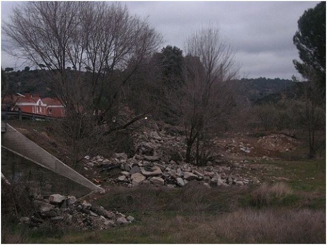 Pelayos de la Presa (Madrid) multado por ocupar el cauce de un arroyo