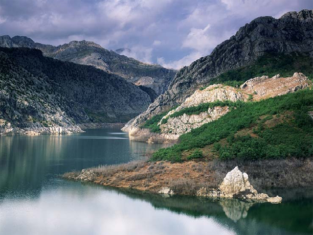 Los embalses españoles al 52