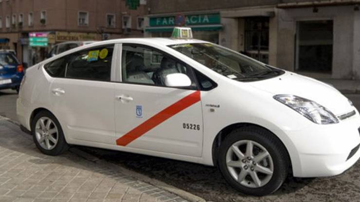 La Comunidad de Madrid se involucra para lograr que los taxistas renueven su flota con vehículos de bajas emisiones