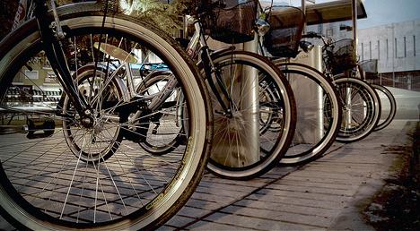 El Aula de Ecología Urbana de Vitoria-Gasteiz analiza una iniciativa novedosa puesta en marcha en Asturias para el fomento del uso de la bicicleta como alternativa de movilidad