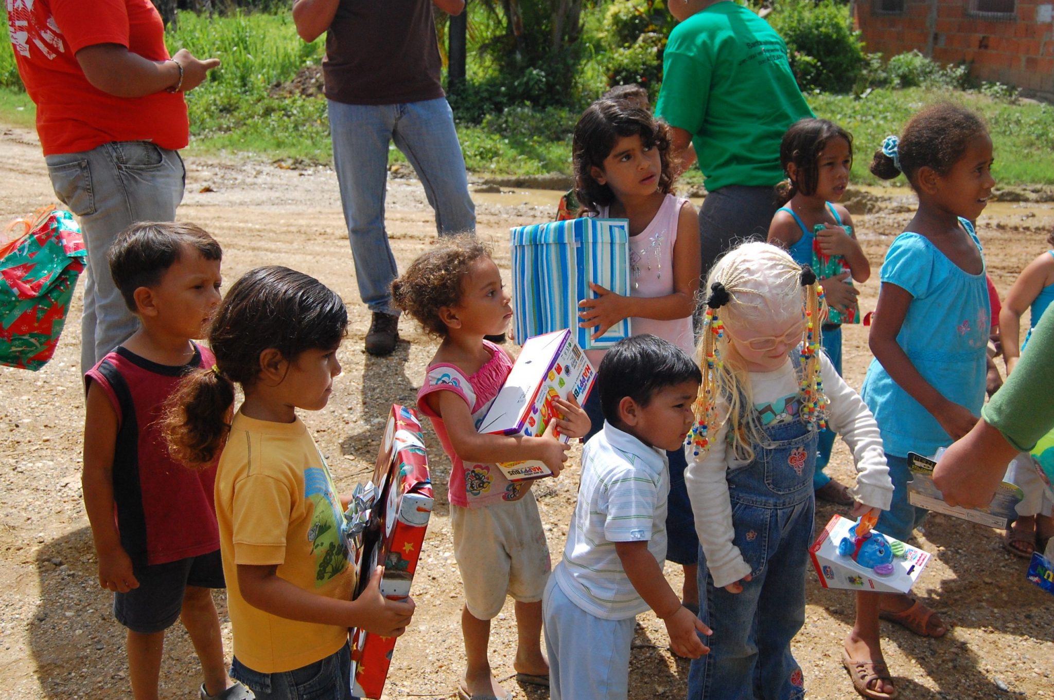 Niños de La Botala recibieron regalos de navidad