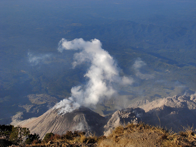 Alerta por erupción de volcán guatemalteco