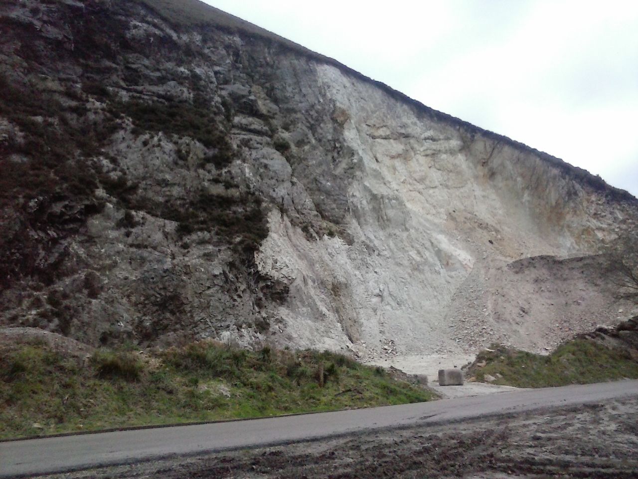Asturias. El Ayuntamiento de LLanes explota una cantera ilegal