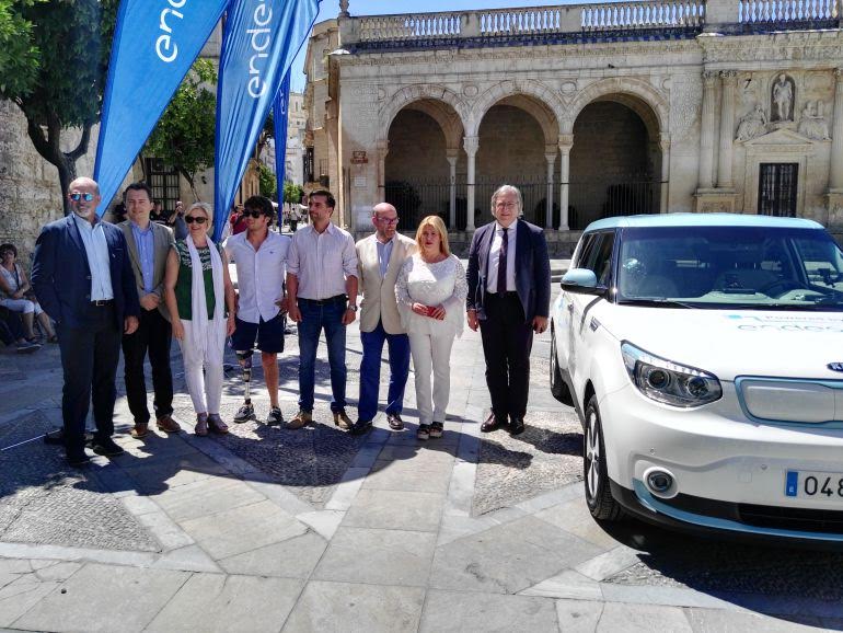 Sevilla pone el broche de oro al paso por Andalucía de la primera Vuelta a España en vehículo eléctrico