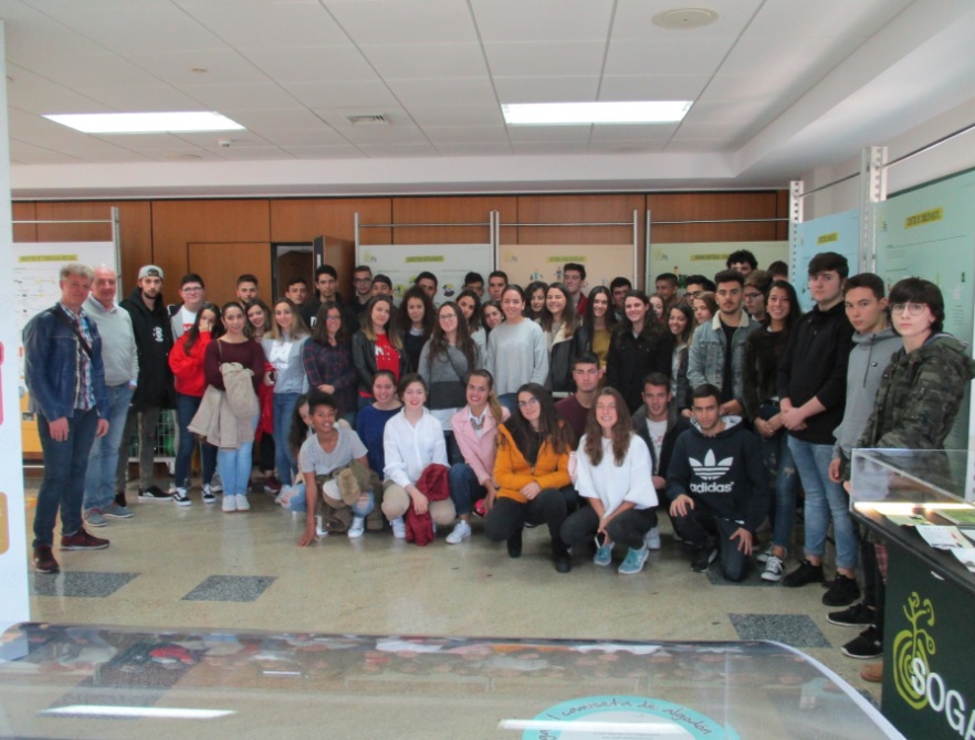 Estudiantes de Redondela y Forcarei se desplazan a Cerceda para conocer el complejo industrial de Sogama