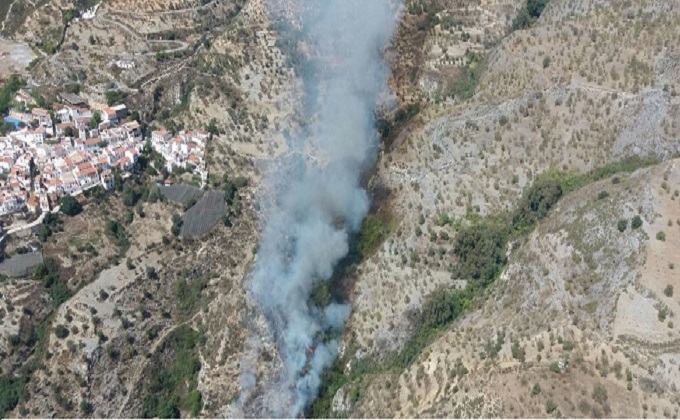 Declarado un incendio forestal en el Barranco Cornicabra de Rubite (Granada)