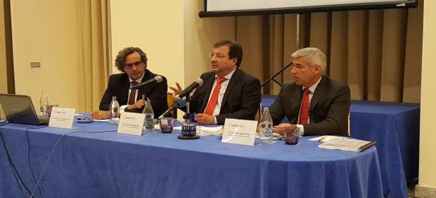 Productores fotovoltaicos piden a Vara que lidere el impulso de un modelo de generación energética "renovable y social"