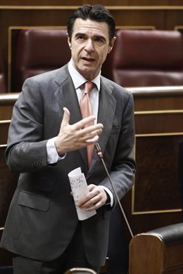 El Ejecutivo se reafirma en el recorte de primas a las fotovoltaicas por ‘insostenibles’…