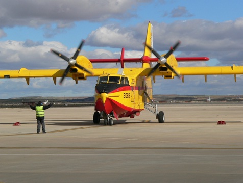 Arias Cañete acusa al Gobierno del PSOE de paralizar la contratación de brigadas antiincendios