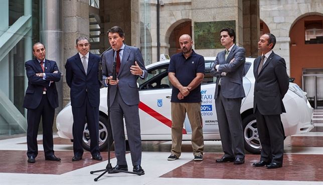 Nissan suministra los primeros taxis eléctricos a Madrid y Barcelona