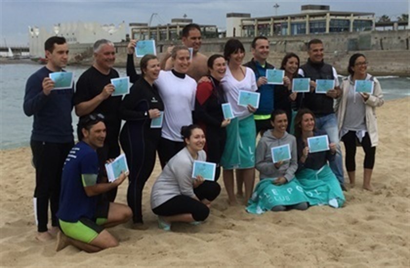 Turisme de Barcelona recoge 120 kilos de residuos en la playa de la Nueva Icària