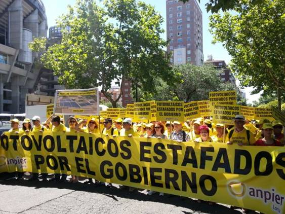 Los fotovoltaicos en ‘pie de guerra’ por el caso de los informes