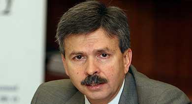 Navarro considera acertado que se reduzcan las primas a fotovoltaicas porque "ha habido exceso de instalaciones"