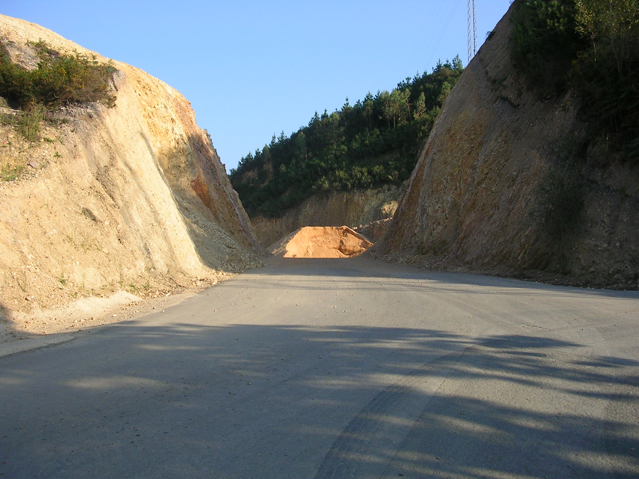 El Principado Asturias consiente las irregularidades en la cantera la Llamazona en Piloña