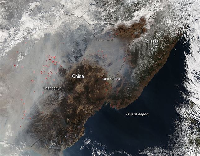 El humo que se extiende por China de masivos incendios agrícolas se ve desde el espacio