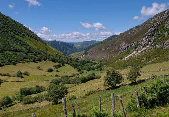 Escombrera en Parque Fuentes del Narcea