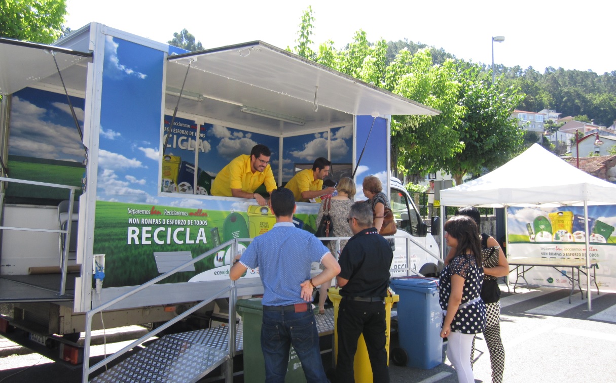 Galicia. Los concellos ourensanos de A Bola y Amoeiro reciben la visita de la campaña del reciclaje