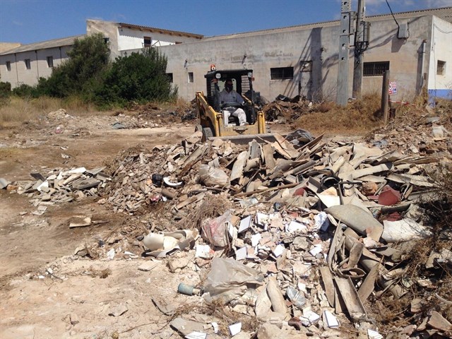 Cort encarga a Emaya la limpieza de los escombros del entorno de Cala Pudent en Es Carnatge