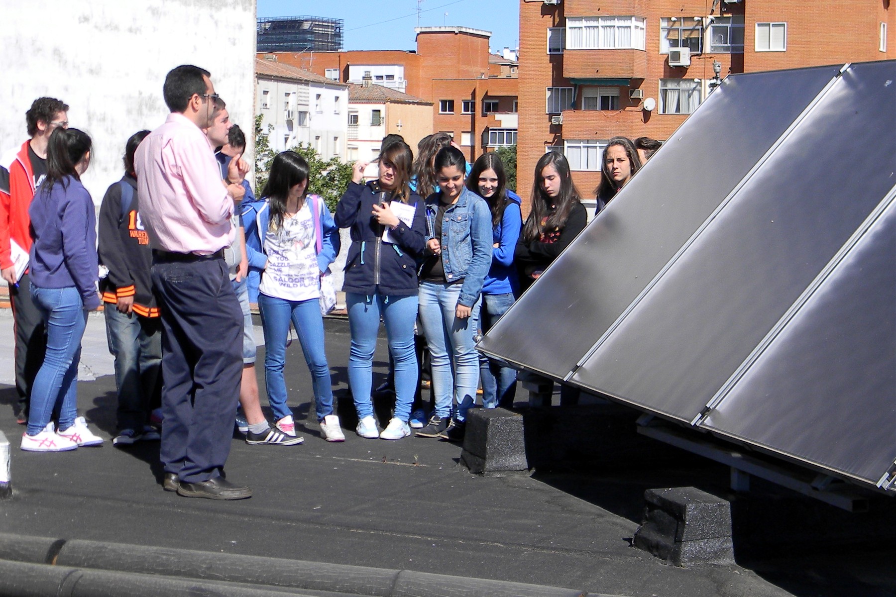 Agenex celebró la semana solar europea con dosocientos estudiantes de secundaria