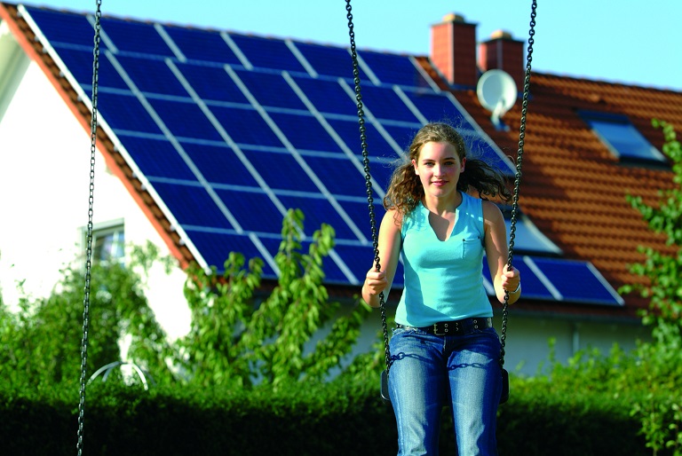 SMA: genera y consume tu propia energía solar con el nuevo SB240