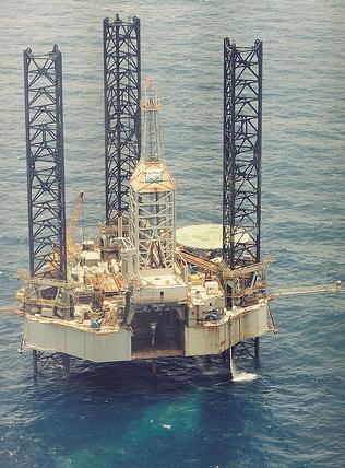 Caracas descarta riesgos para el medio ambiente por el hundimiento de una plataforma petrolífera