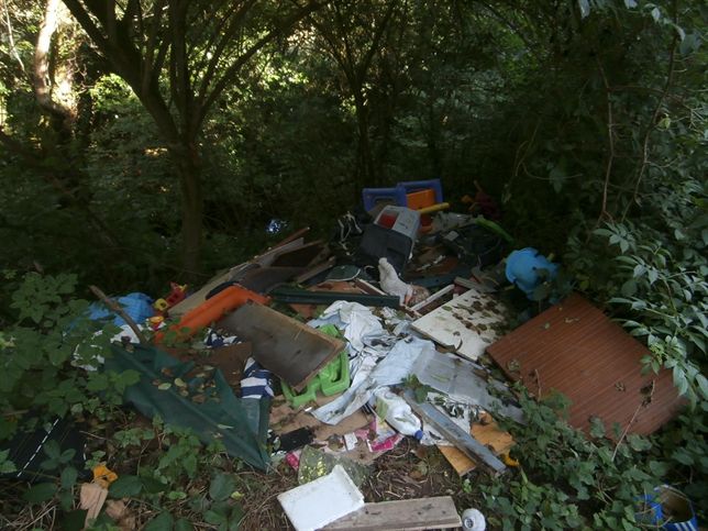 La Fiscalía de Medio Ambiente investiga un vertedero ilegal en Corvera (Asturias)