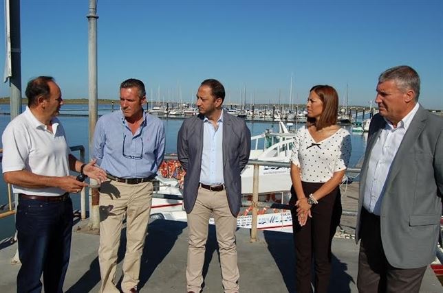 Arranca en la ría del Piedras (Huelva) una campaña de control de fondeos irregulares