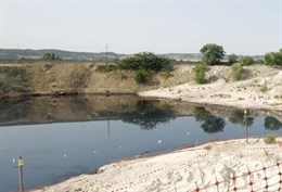 La laguna negra de Arganda podrá estar limpia en primavera de 2018