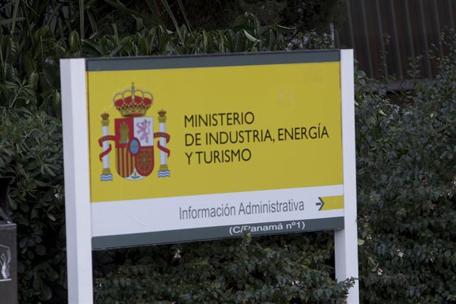 Industria da luz verde a 120 MW eólicos y solares