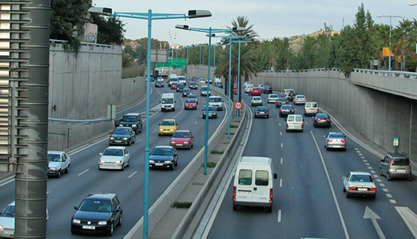 Barcelona estudia prohibir circular con los vehículos de más de 10 años