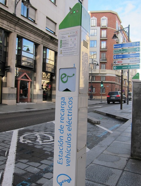 Bruselas da luz verde a la red de recarga eléctrica en países de la UE de BMW