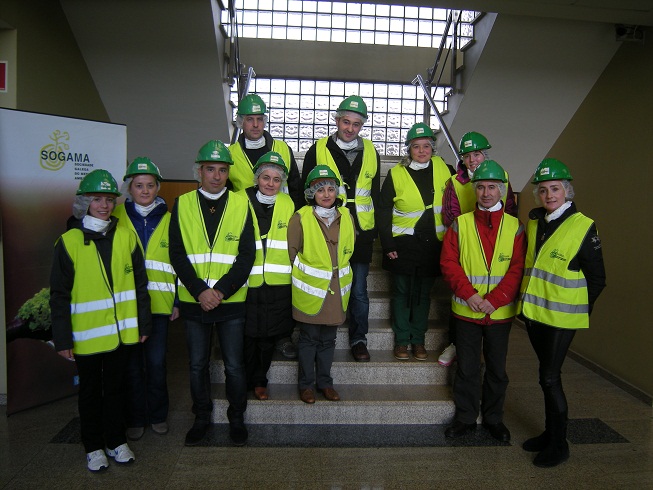 Galicia. Profesores de los colegios participantes en el programa ‘Recíclate con Sogama’ reciben un curso de formación en Cerceda