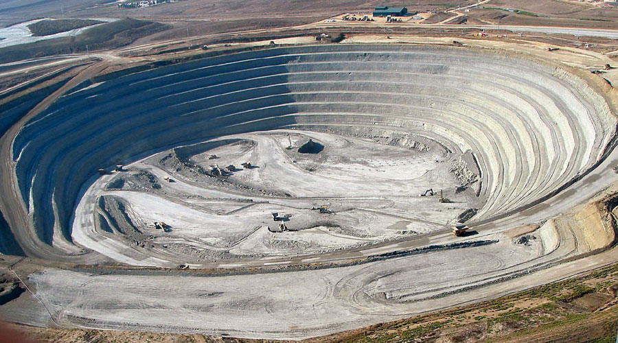 Alrededor de 5.000 personas reclaman en Aznalcóllar la reapertura de la mina