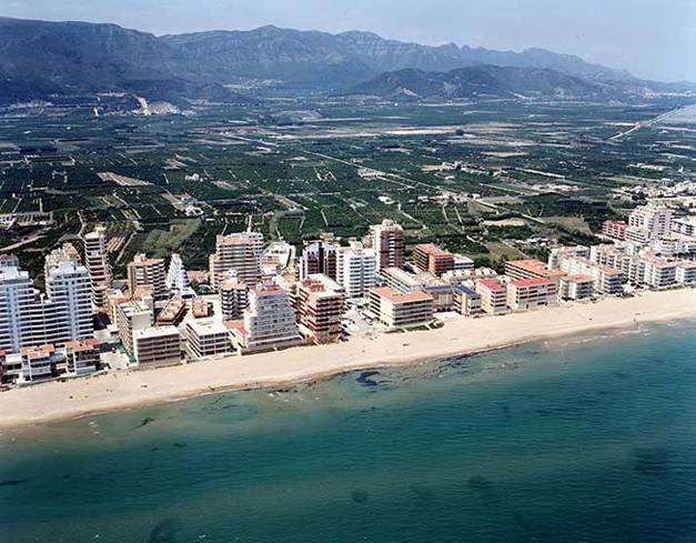 En Tavernes y Xeraco. Playas valencianas se reabren tras una mancha de algas putrefactas