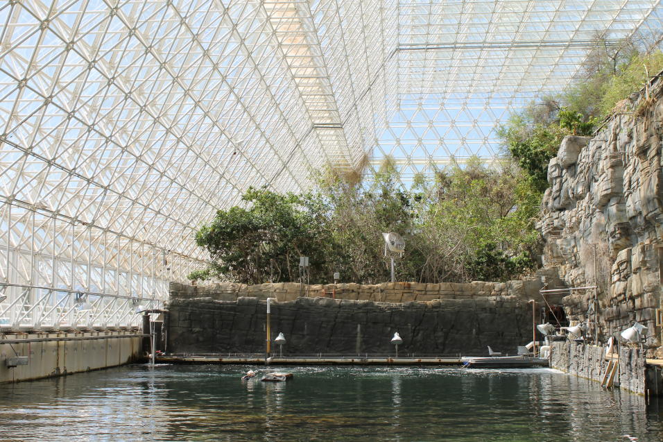 Biosphere 2 replica el ecosistema del planeta Tierra en una enorme caja de cristal