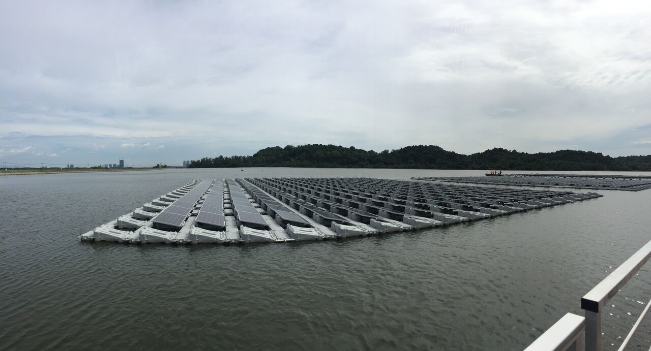 Innovadoras células fotovoltaicas flotantes a prueba en Singapur