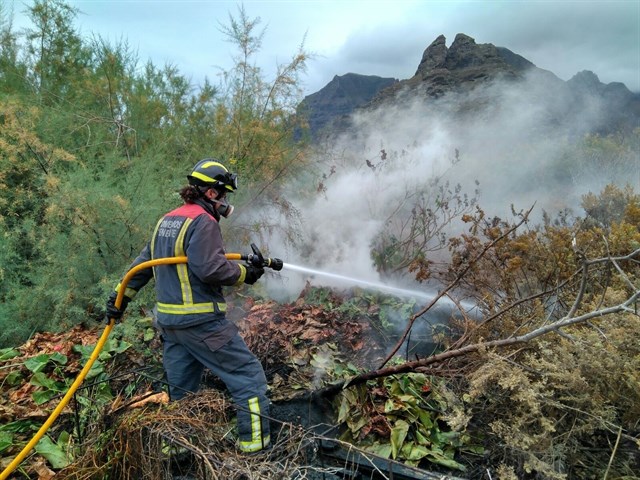 Bomberos de Tenerife pide extremar las precauciones para evitar incendios por las altas temperaturas