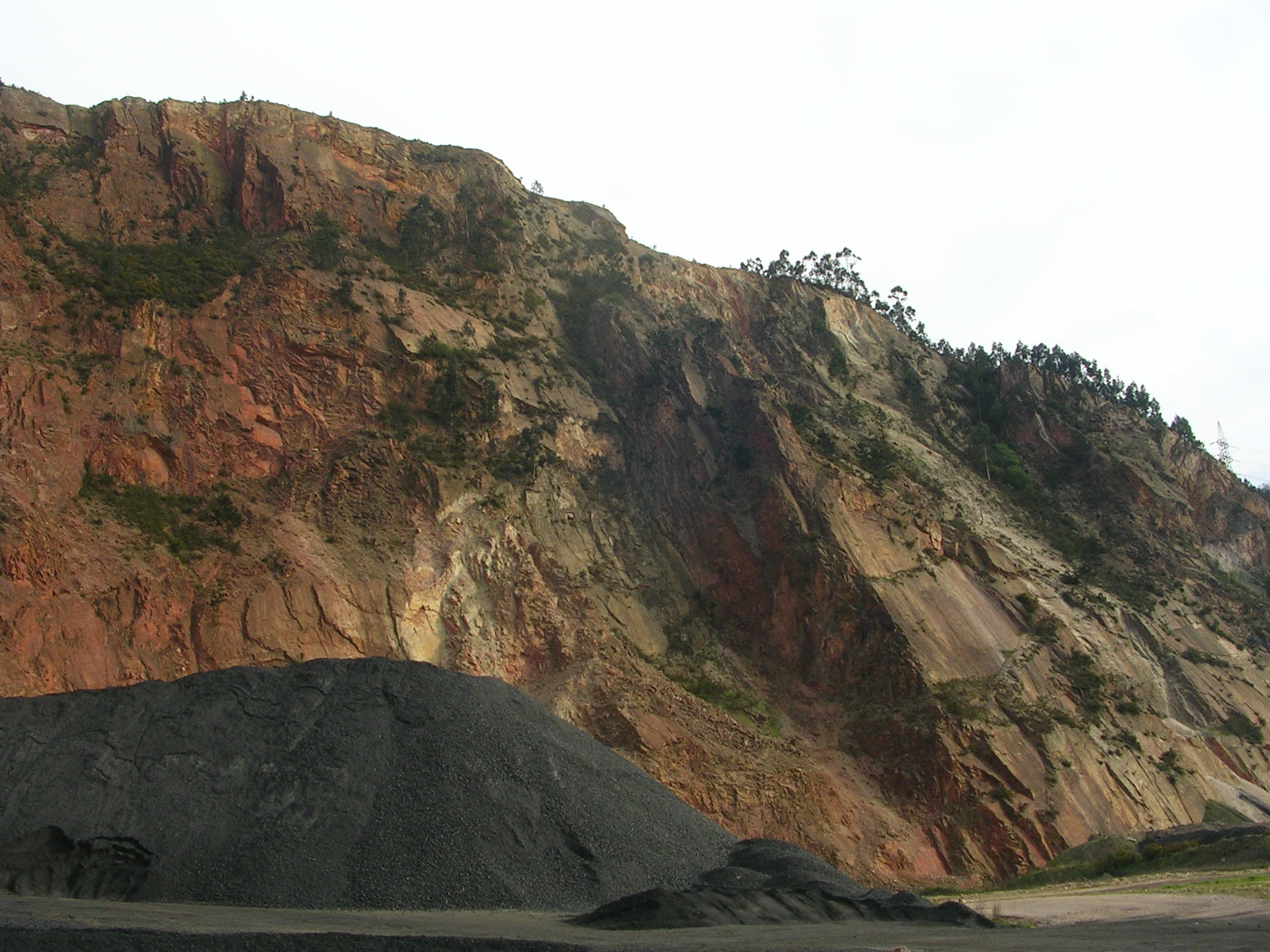 Irregularidades consentidas en la cantera de Aboño