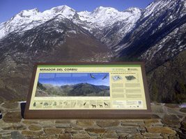 El Parque Natural del Alt Pirineu crea el nuevo mirador panorámico del cuervo (Cataluña)