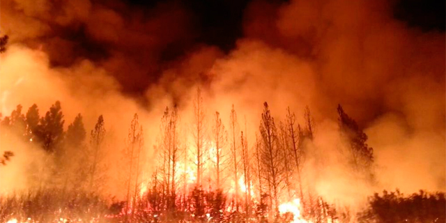 El incendio en el parque nacional de Yosemite (EEUU) sigue sin control y ya ha quemado 42.000 hectáreas
