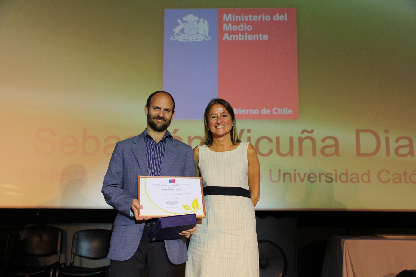Chile. Ministerio del Medio Ambiente premió a las instituciones y personas que aportan al desarrollo sustentable del país