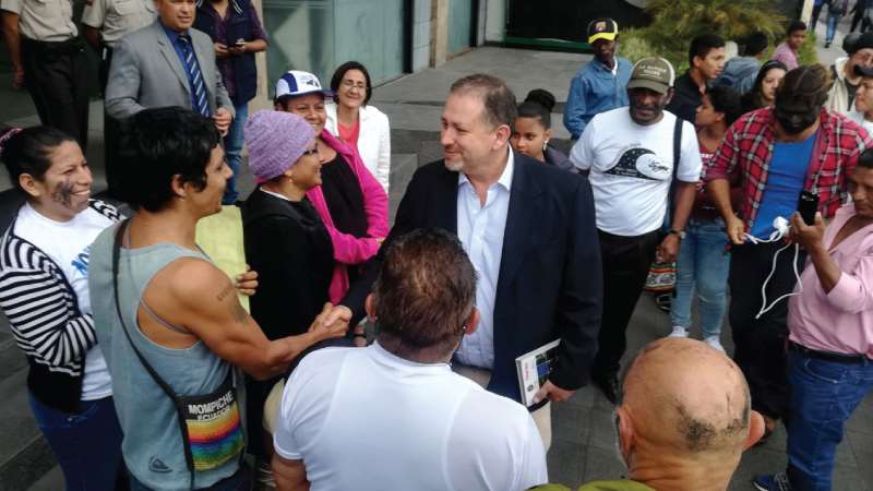 Ministro del Ambiente dialogó con la comunidad Mompiche sobre la playa de Arena Negra