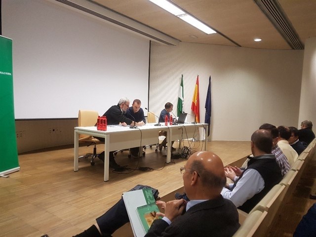 Andalucía refuerza la colaboración con el Seprona en el control de productos fitosanitarios