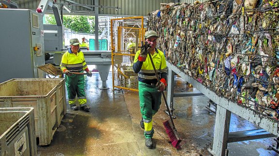 Cantabria ultima el convenio de basuras con Guipúzcoa