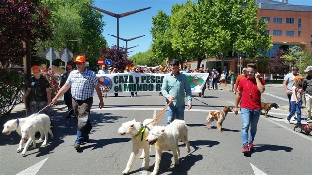 Cazadores y pescadores se manifiestan en Guadalajara para defender su tiempo de ‘ocio’