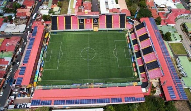 Costa Rica cuenta con un estadio que funciona 100% con energía solar