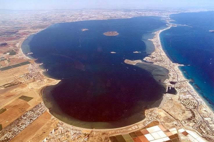 La Comunidad y la COEC colaboran en la búsqueda de buenas prácticas de turismo sostenible para el Mar Menor